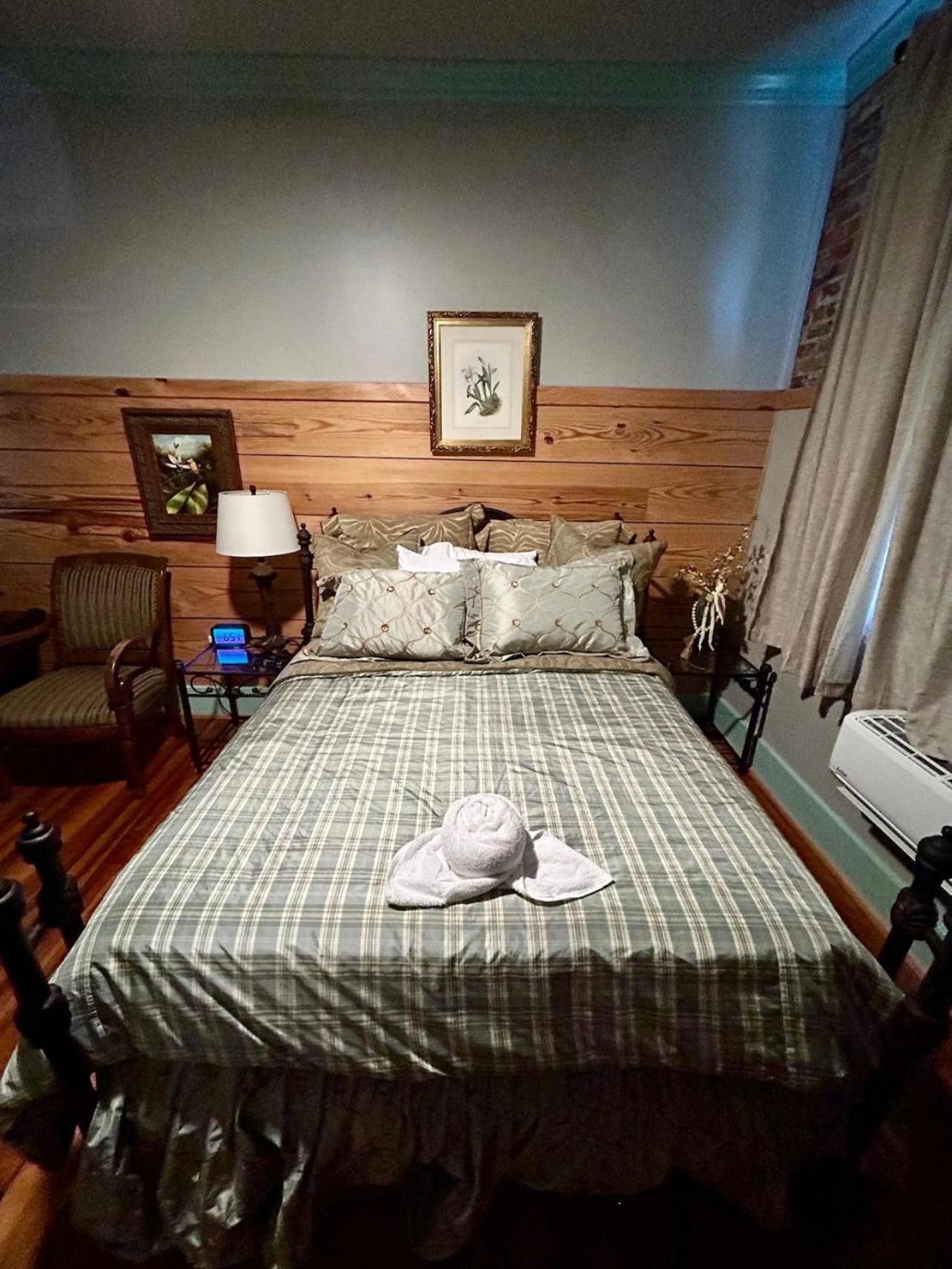 Chipley'S Squareview Inn Carthage Dış mekan fotoğraf