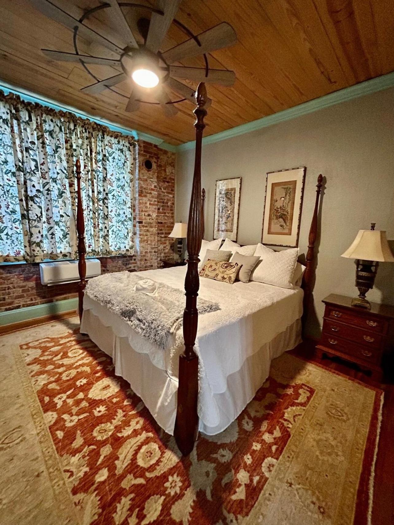 Chipley'S Squareview Inn Carthage Dış mekan fotoğraf